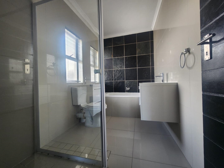 4 Bedroom Property for Sale in Parklands North Western Cape